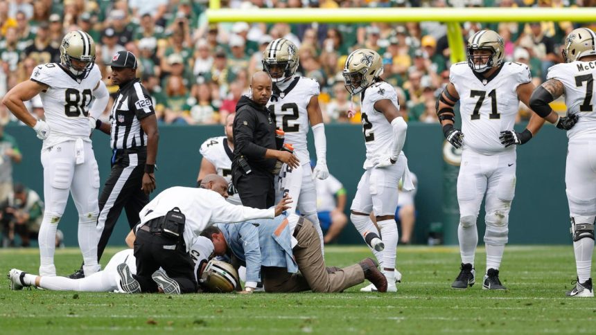 Saints defense collapses against Packers after Derek Carr injury