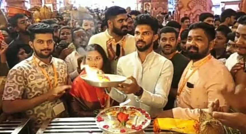 [Pictures] India captain Ruturaj Gaikwad seeks blessings from Lord Ganesha in Pune ahead of Asian Games 2023