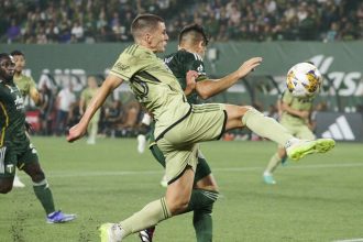 David Bingham, Timbers blank LAFC 2-0