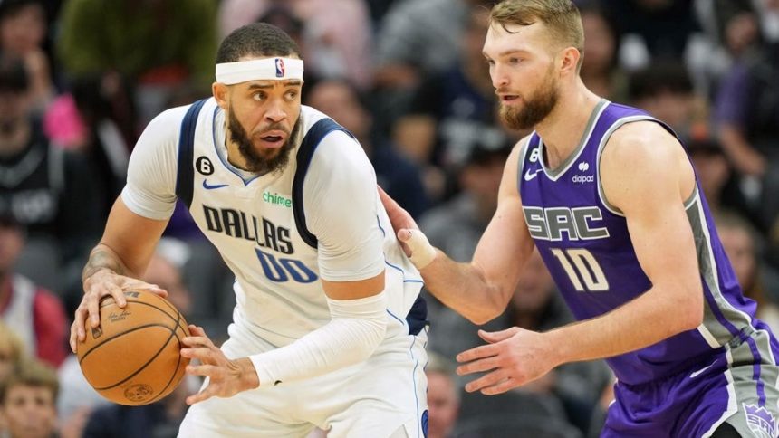 Kings sign JaVale McGee to contract