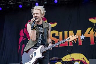 Sum 41 Unleash “Landmines,” First New Song in Four Years