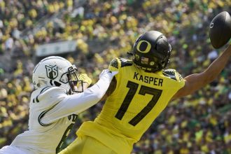 No. 15 Oregon demolishes Portland State, 81-7