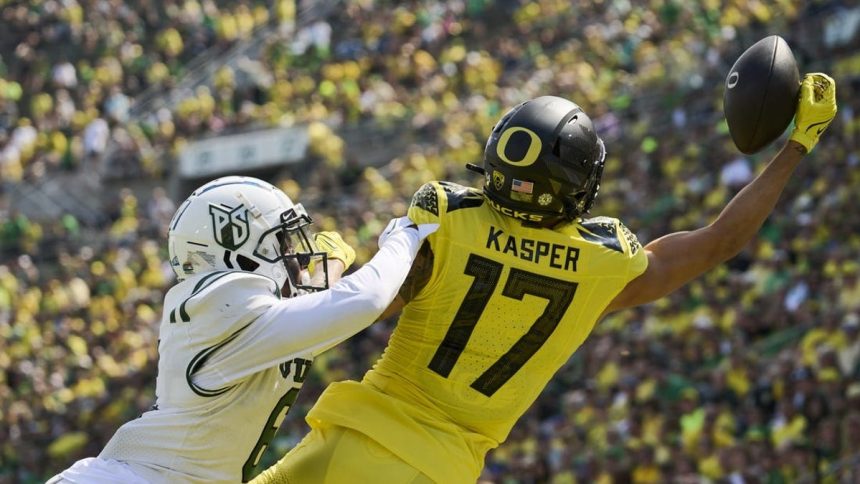 No. 15 Oregon demolishes Portland State, 81-7