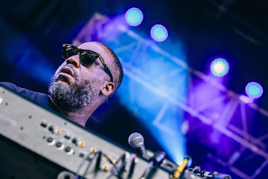 Robert Glasper announces NYC Halloween show w/ Common & Musiq Soulchild