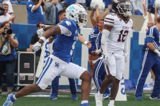 Kentucky fends off FCS Eastern Kentucky, 28-17