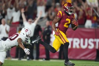 Caleb Williams accounts for four TDs as No. 6 USC crushes Stanford