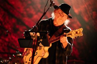 Neil Young and Crazy Horse played ‘Tonight’s The Night’ & ‘Everybody Knows This is Nowhere’ at The Roxy (video)