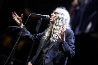 Patti Smith adds more tour dates, including 2nd Brooklyn Steel show (BV presale now)