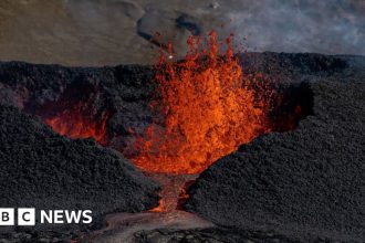 Iceland volcano: Blue Lagoon closes over eruption fears