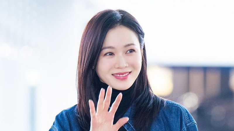 Son Ye-Jin’s All-Denim Ensemble At The Airport Is Both Sophisticated And Laid-back