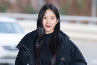 Moon Ga-Young Stuns In A Chic Jet-Black Ensemble At The Airport