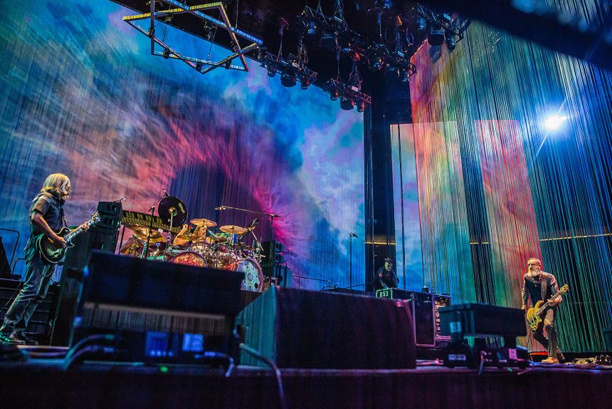 Watch Rush’s Alex Lifeson join Tool on “Jambi” in Toronto