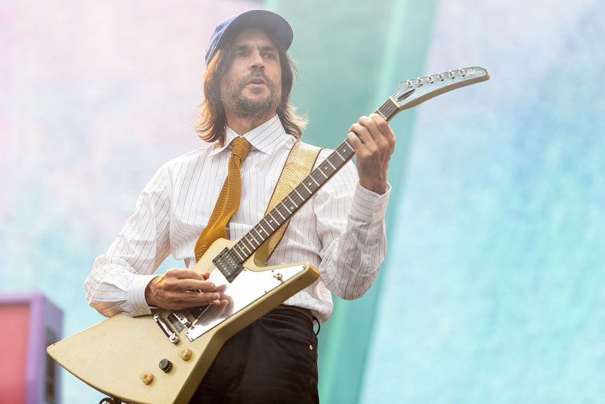 Weezer’s Brian Bell tells us about his favorite songs of 2023