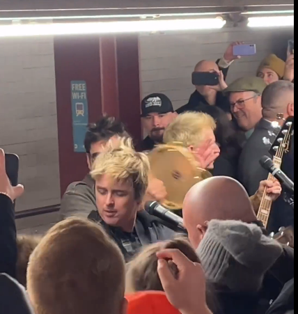 Green Day played a surprise set in the subway with/for Jimmy Fallon (watch)