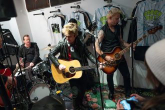 Green Day played intimate Rough Trade instore (pics, video, setlist)