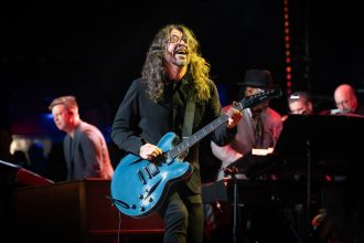 Dave Grohl covered “Live and Let Die” ++ The Black Keys, Tom Morello, more (pics, video)