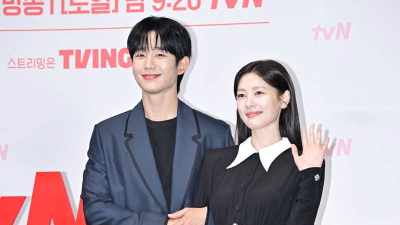 Jung So-Min And Jung Hae-In Serve Up Style At The ‘Love Next Door’ Press Conference